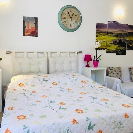 La Dolce Vita Studio With Free Private Parking Сієна Екстер'єр фото